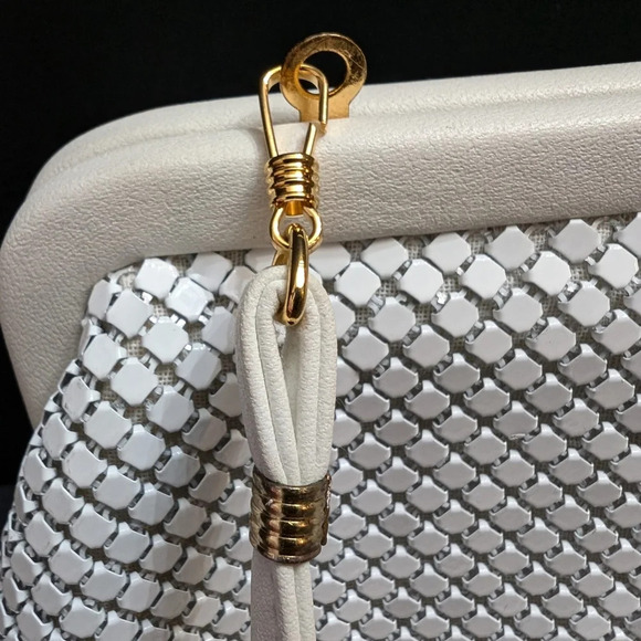 Whiting & Davis White Mesh Small Evening Bag with Strap and Clasp closure . - Picture 6 of 9